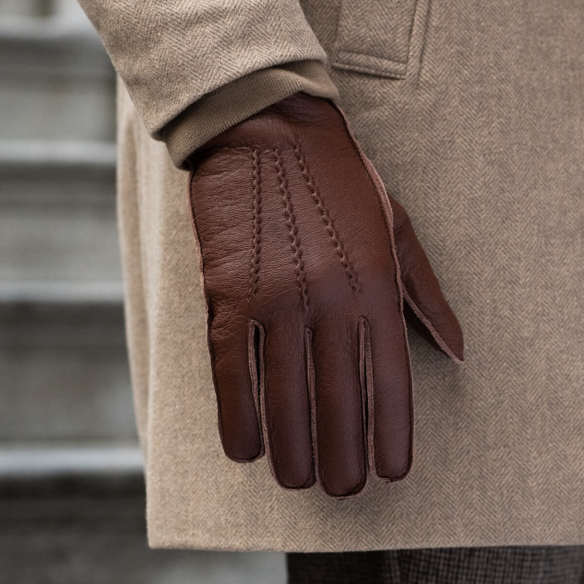 Diego (brown) - Italian gloves made of American deerskin leather with rabbit fur lining