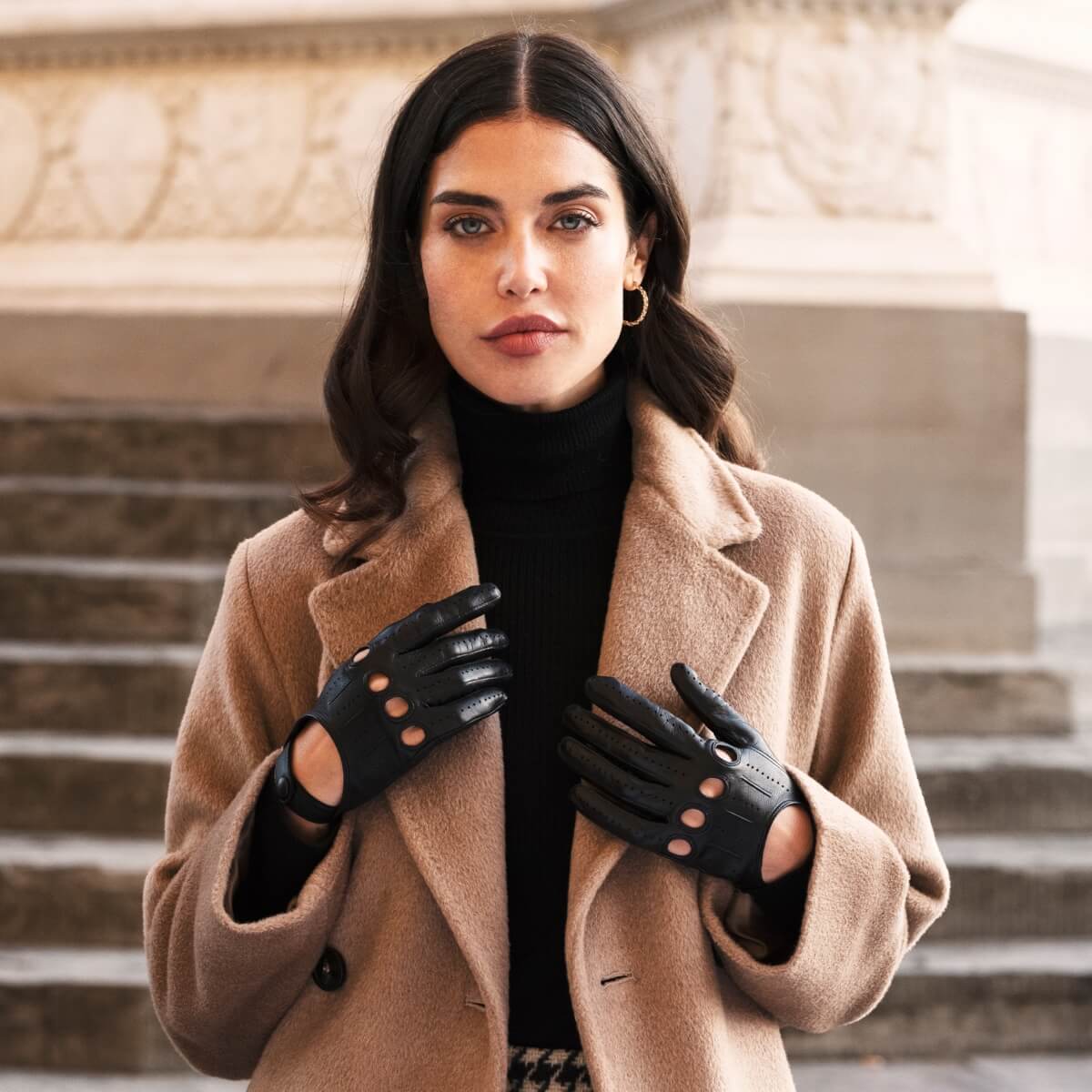 Alessa (black) - Classic Italian lambskin leather driving gloves & touchscreen feature
