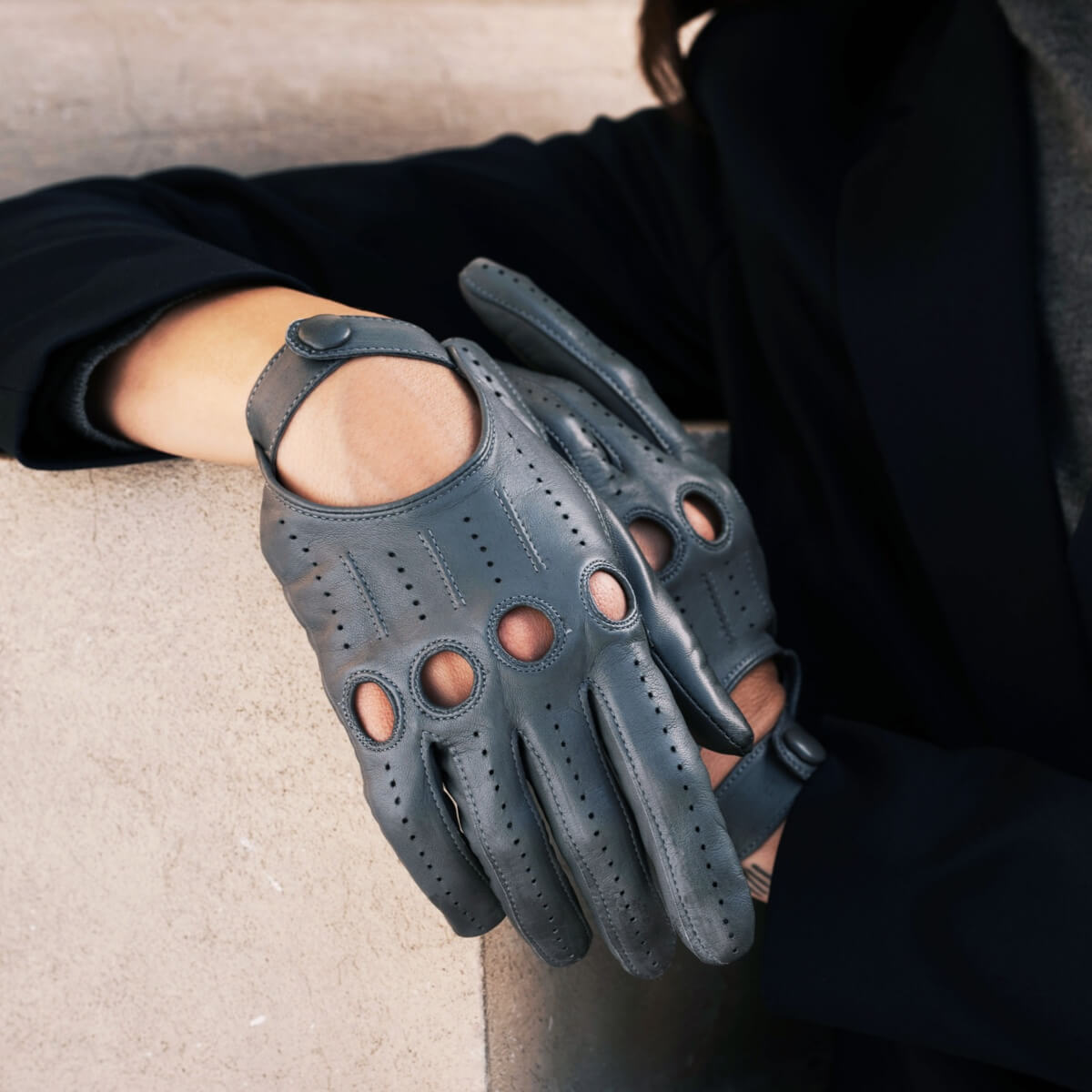 Alessa (grey) - Classic Italian lambskin leather driving gloves