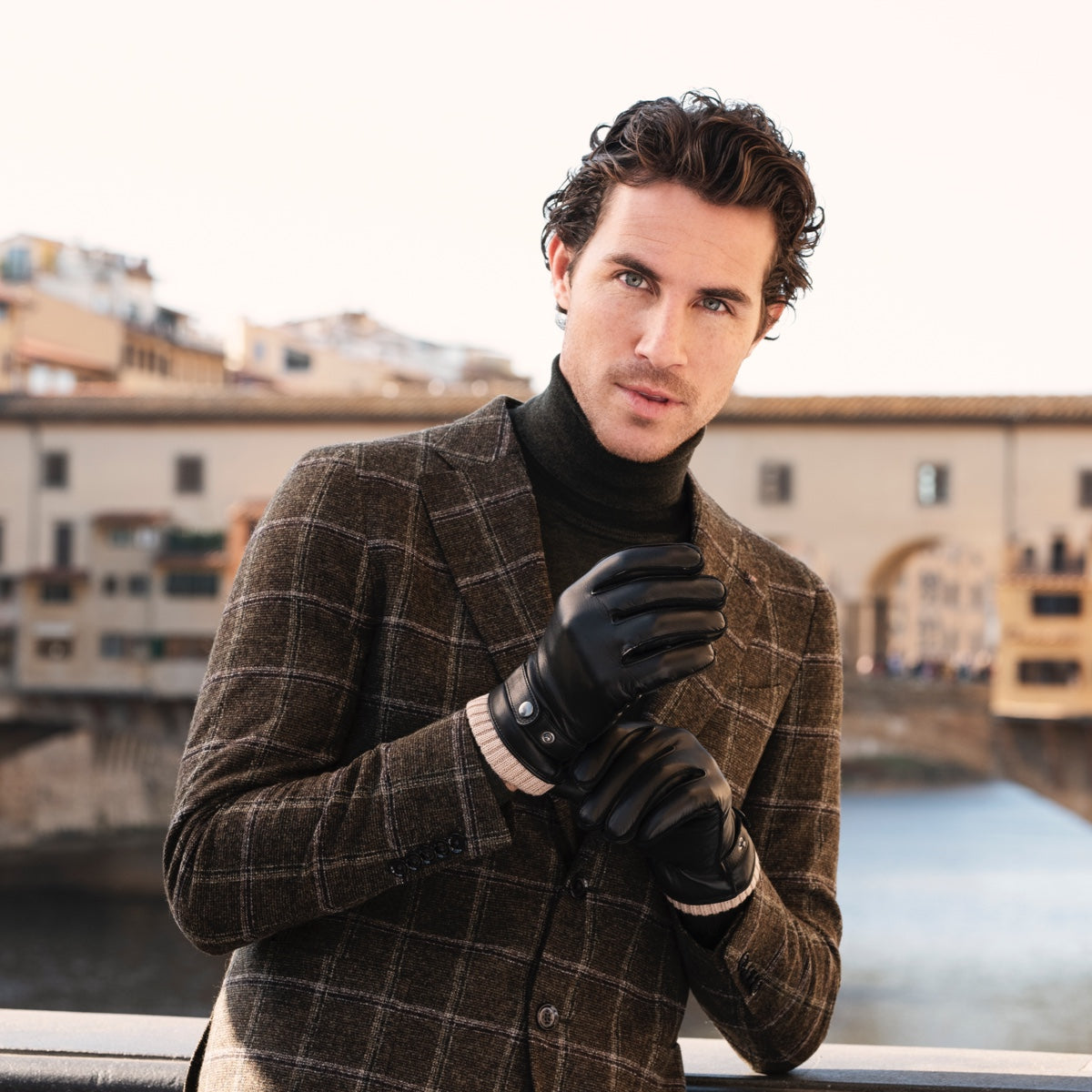 Alonzo (black) - Italian lambskin leather gloves with cashmere lining & touchscreen feature