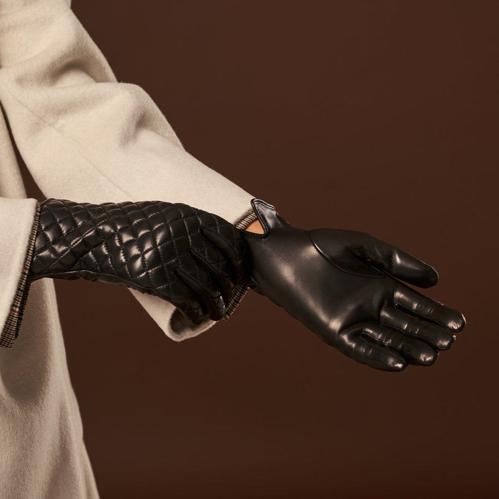 Emilia (black) - Classic Italian lambskin leather gloves with cashmere lining and checkered pattern
