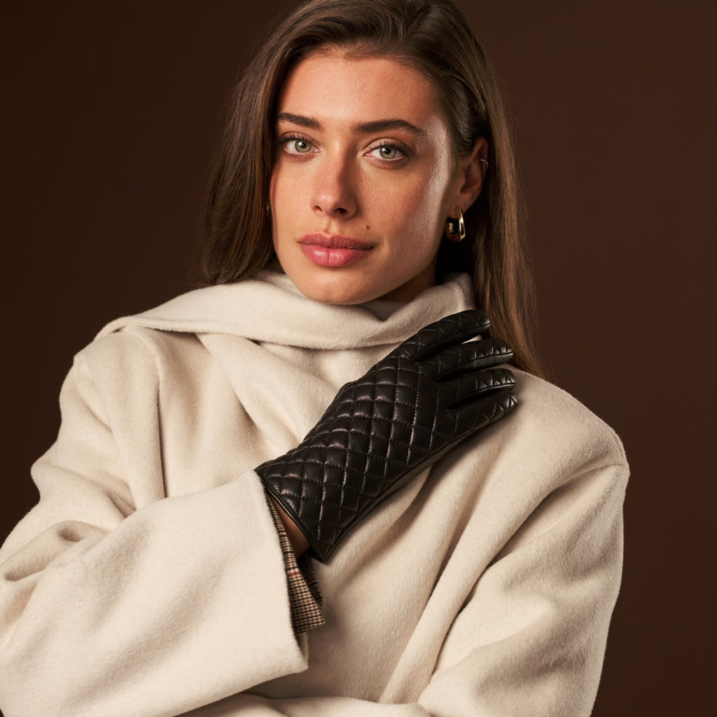 Emilia (black) - Classic Italian lambskin leather gloves with cashmere lining and checkered pattern