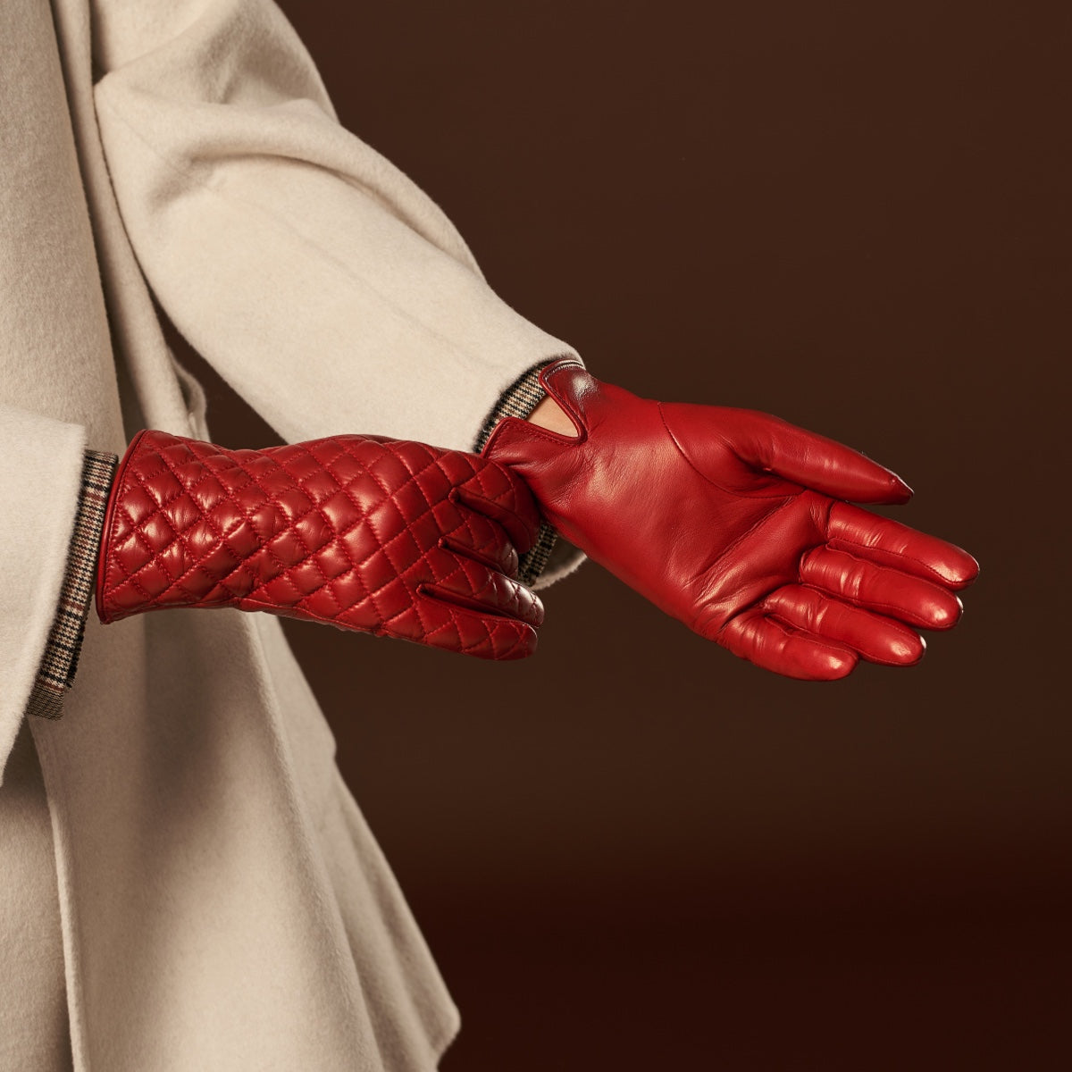 Emilia (red) - Classic Italian lambskin leather gloves with cashmere lining and checkered pattern