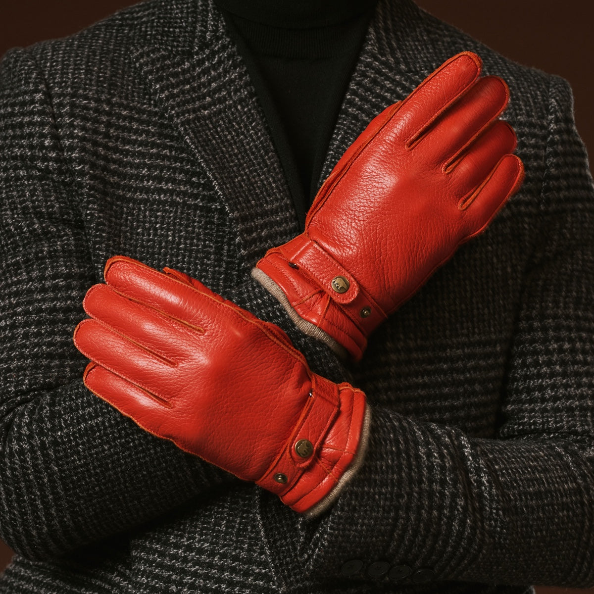 Emilio (orange) – Luxurious Italian deerskin gloves with cashmere lining and adjustable snap button