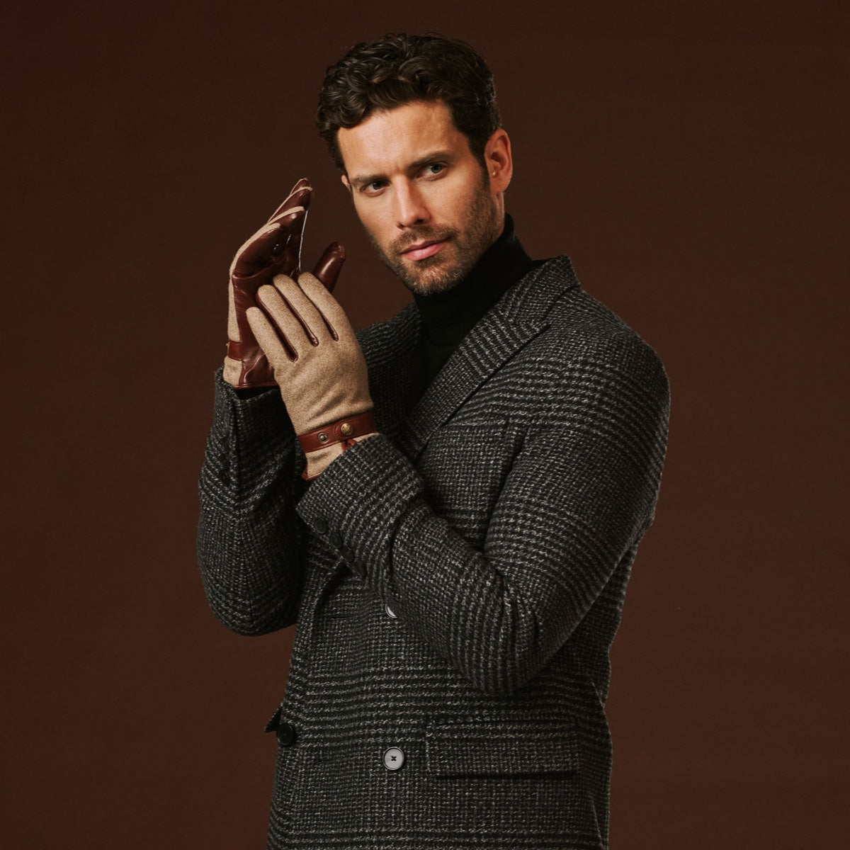 Fabrizio (brown) - Italian tweed men’s gloves with touchscreen capability and adjustable snap button