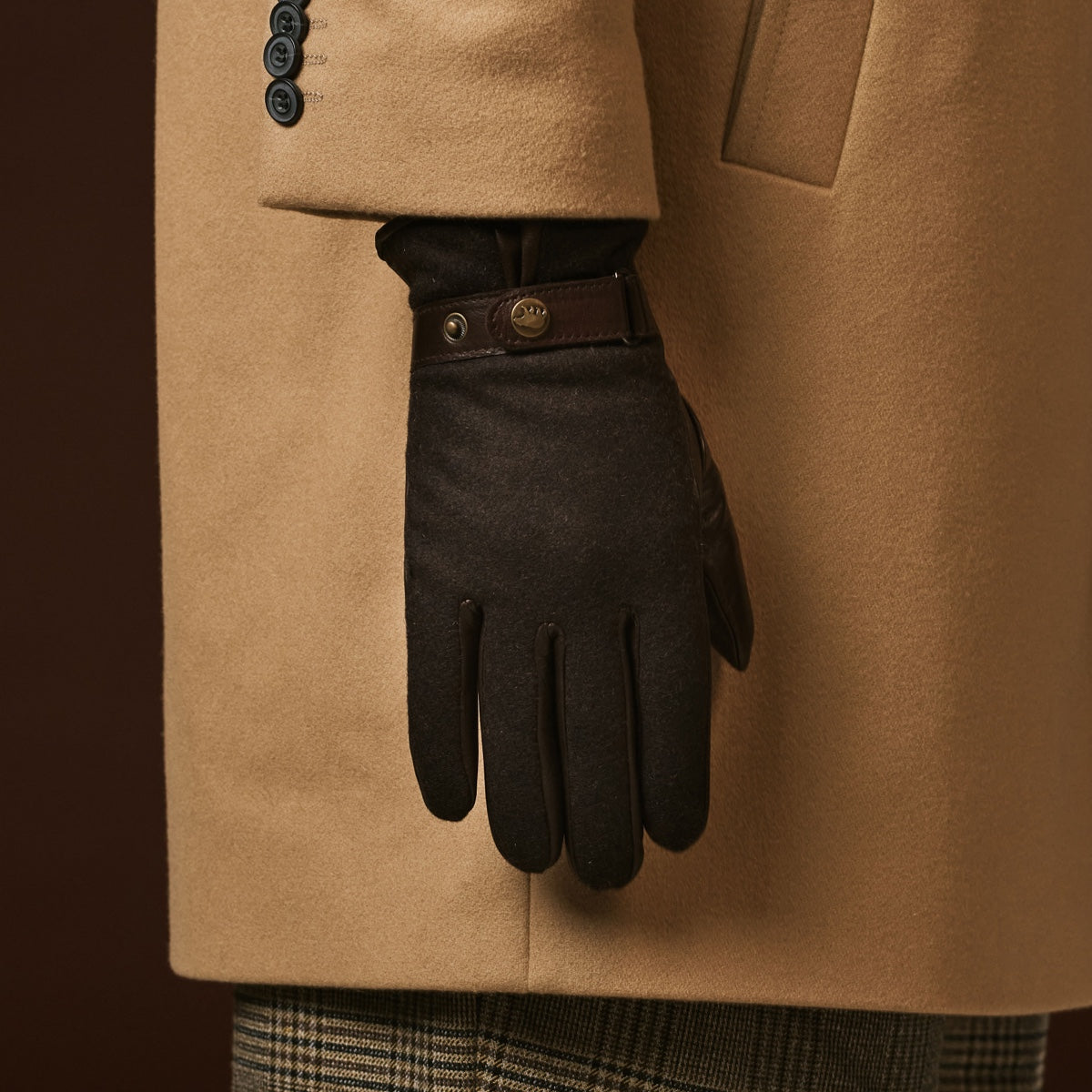 Fabrizio (dark brown) - Italian tweed men’s gloves with touchscreen capability and adjustable snap button