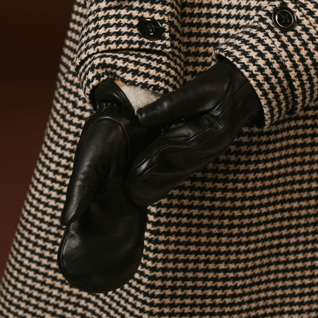 Gianetta (black) - Italian lambskin mittens with luxurious lambswool lining