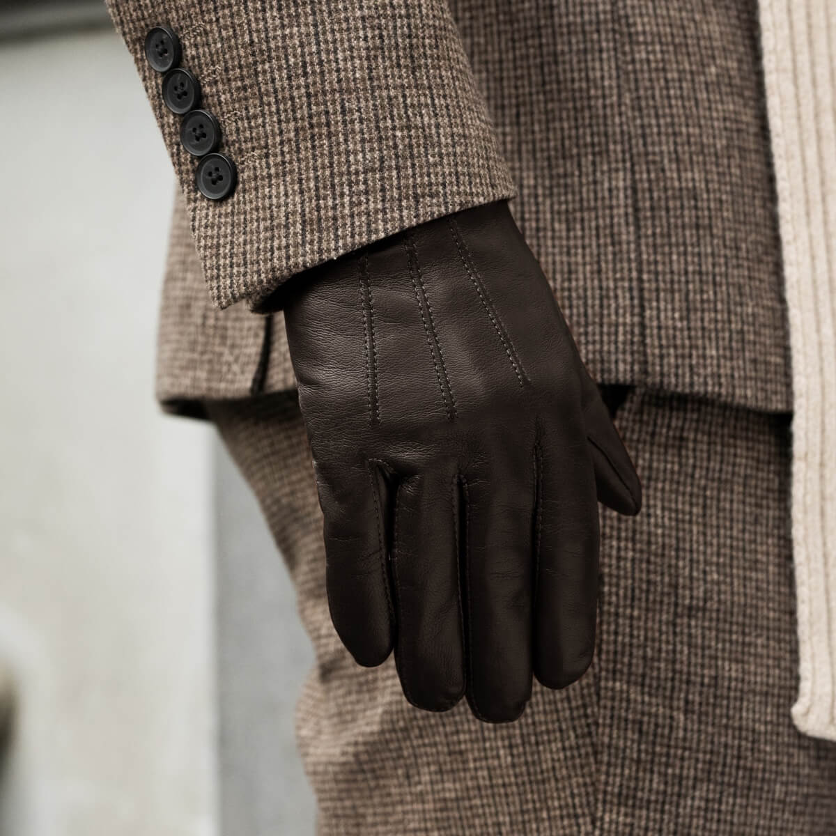 Giovanni (dark brown) - Classic Italian lambskin leather gloves with cashmere lining