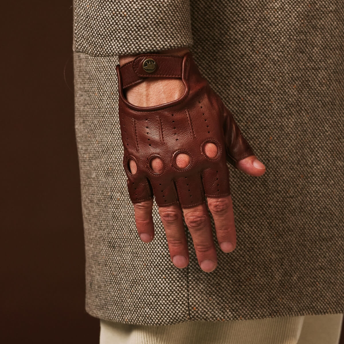 Giuseppe (brown) - Italian lambskin fingerless leather driving gloves