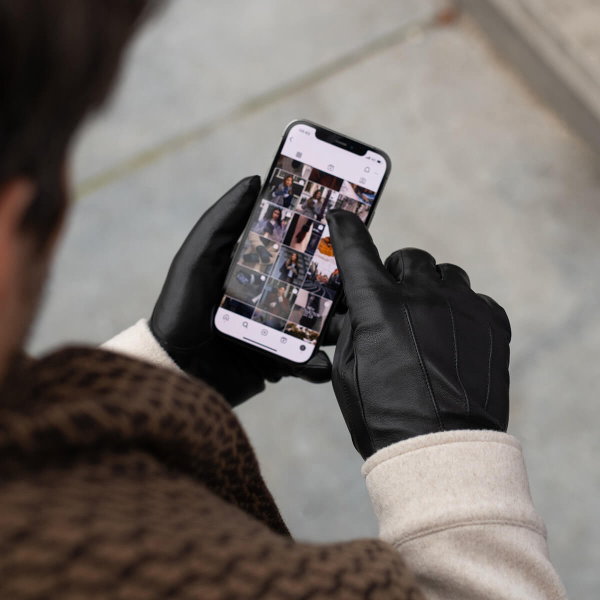 Julian (black) - Classic sheepskin leather gloves with warm fleece lining and touchscreen feature