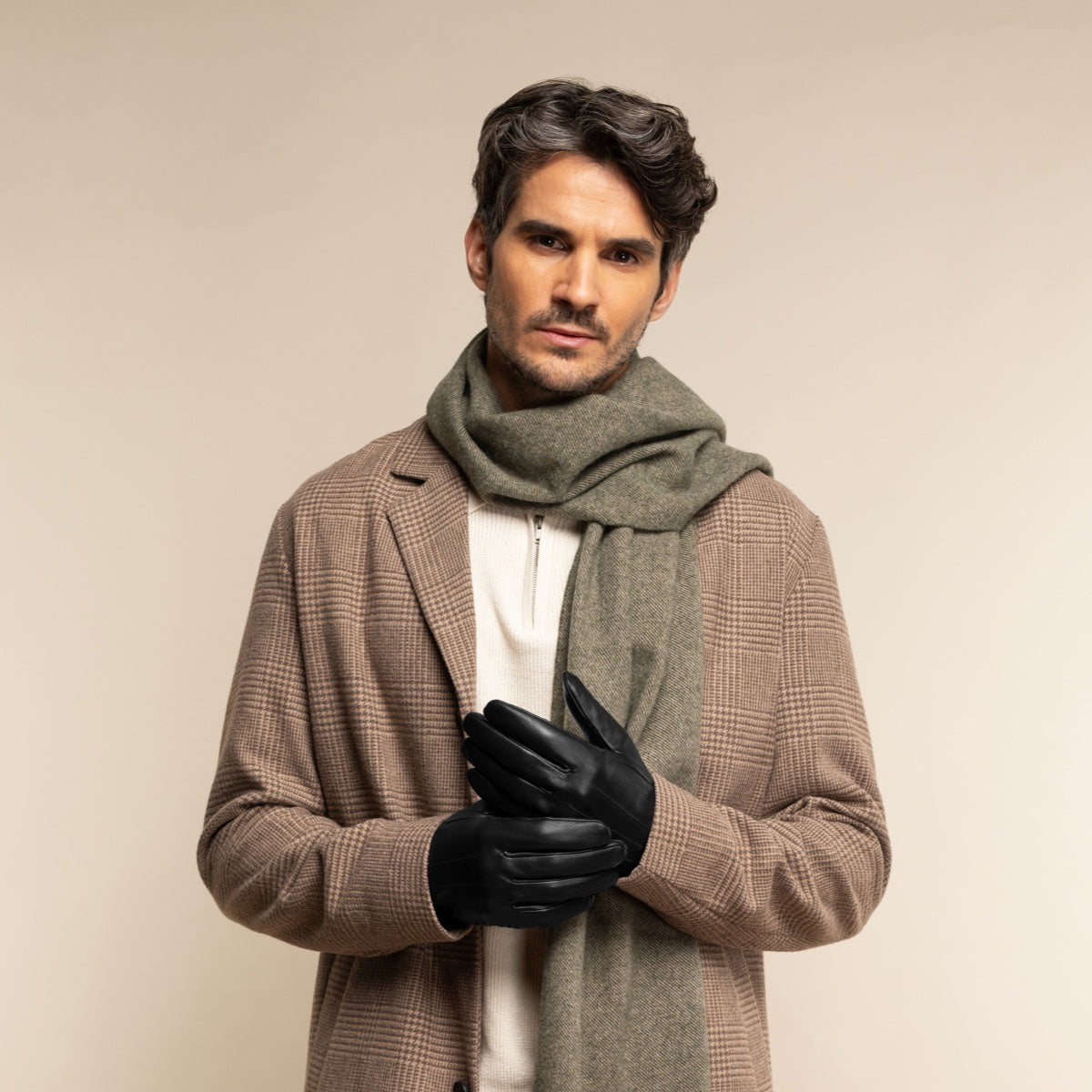 Julian (black) - Classic sheepskin leather gloves with warm fleece lining and touchscreen feature