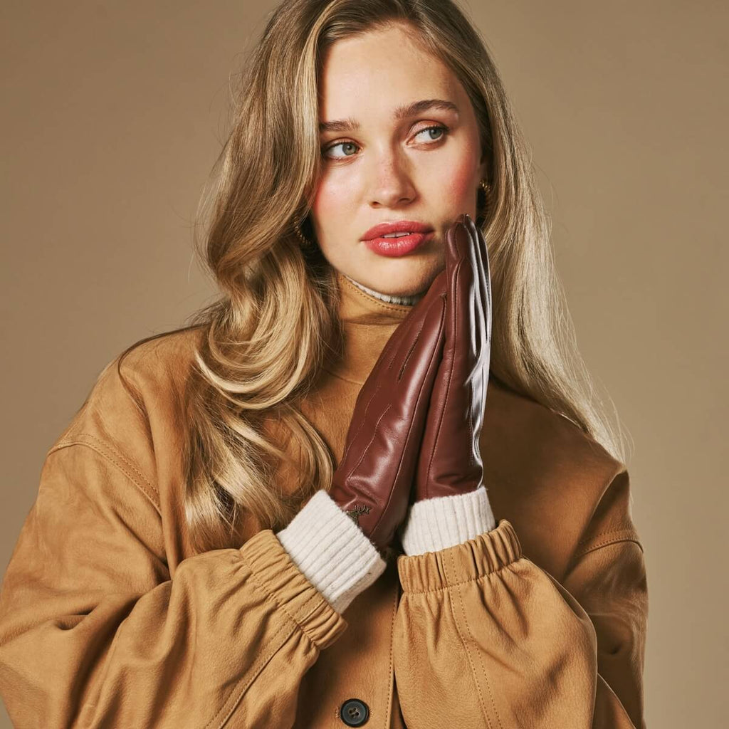 Julietta (brown) - Lambskin leather gloves with plush rabbit fur lining and touchscreen feature