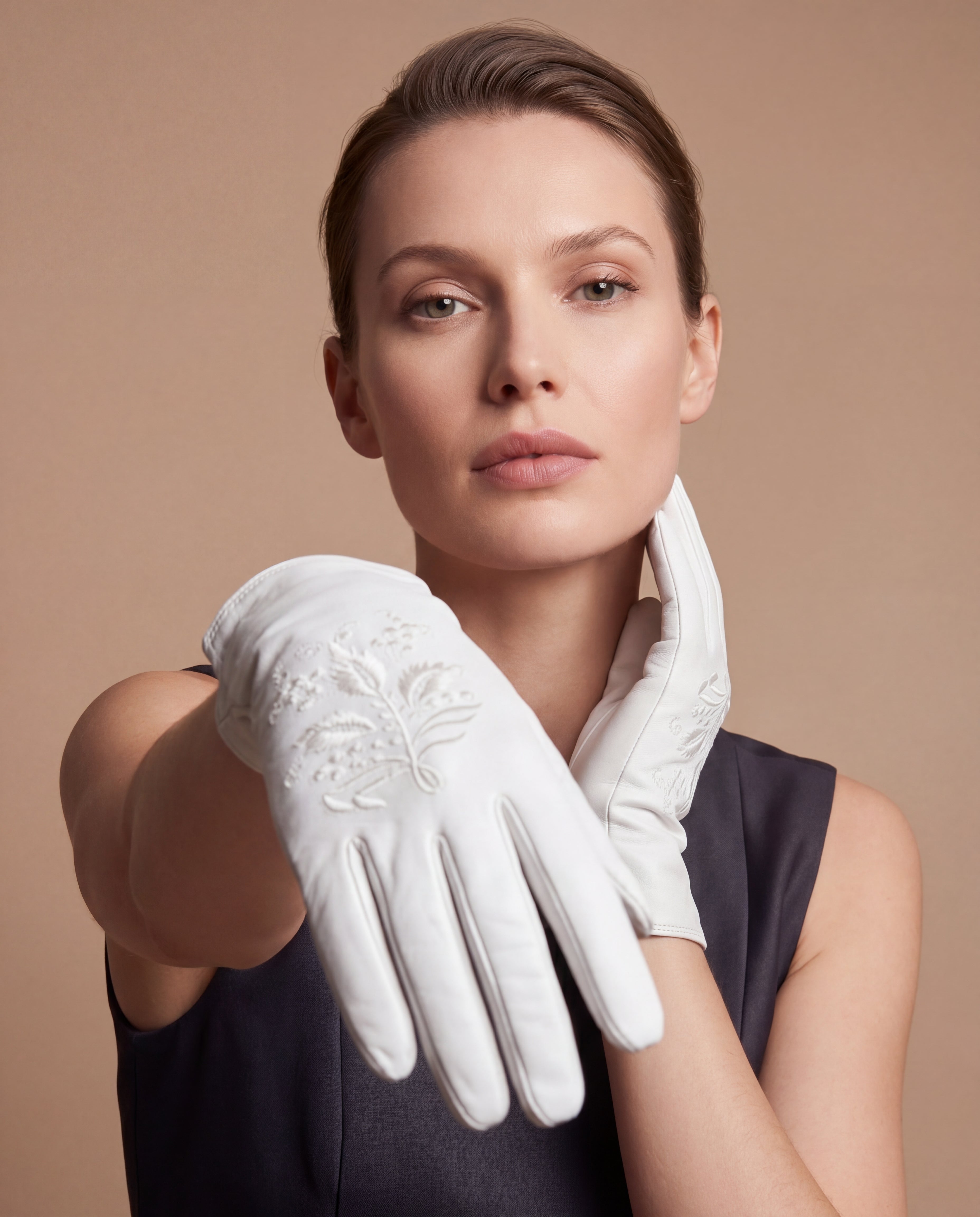 PZ01 (white) – Embroidered unlined Italian lambskin opera gloves