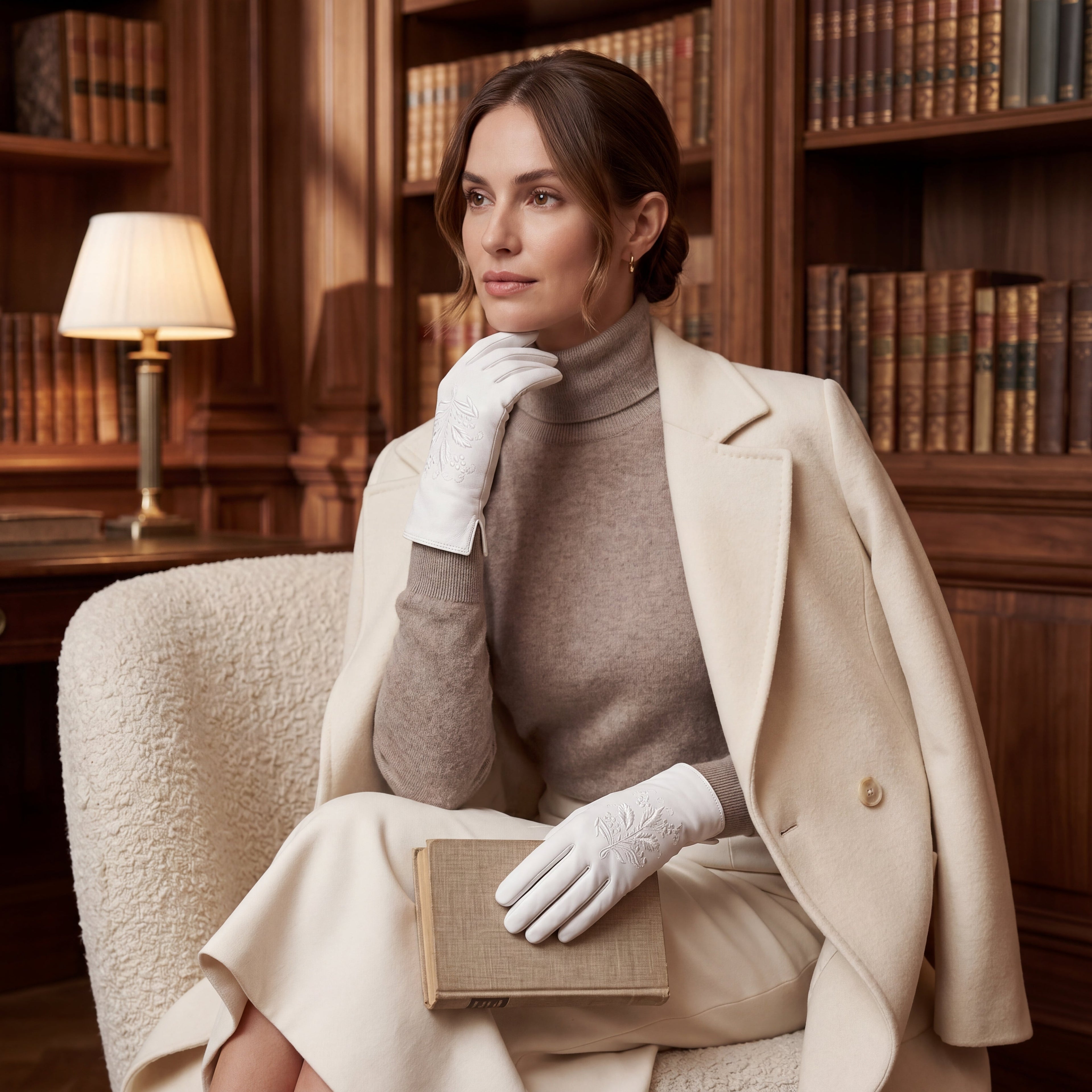 PZ01P (white) - Unlined embroidered Italian lambskin leather gloves