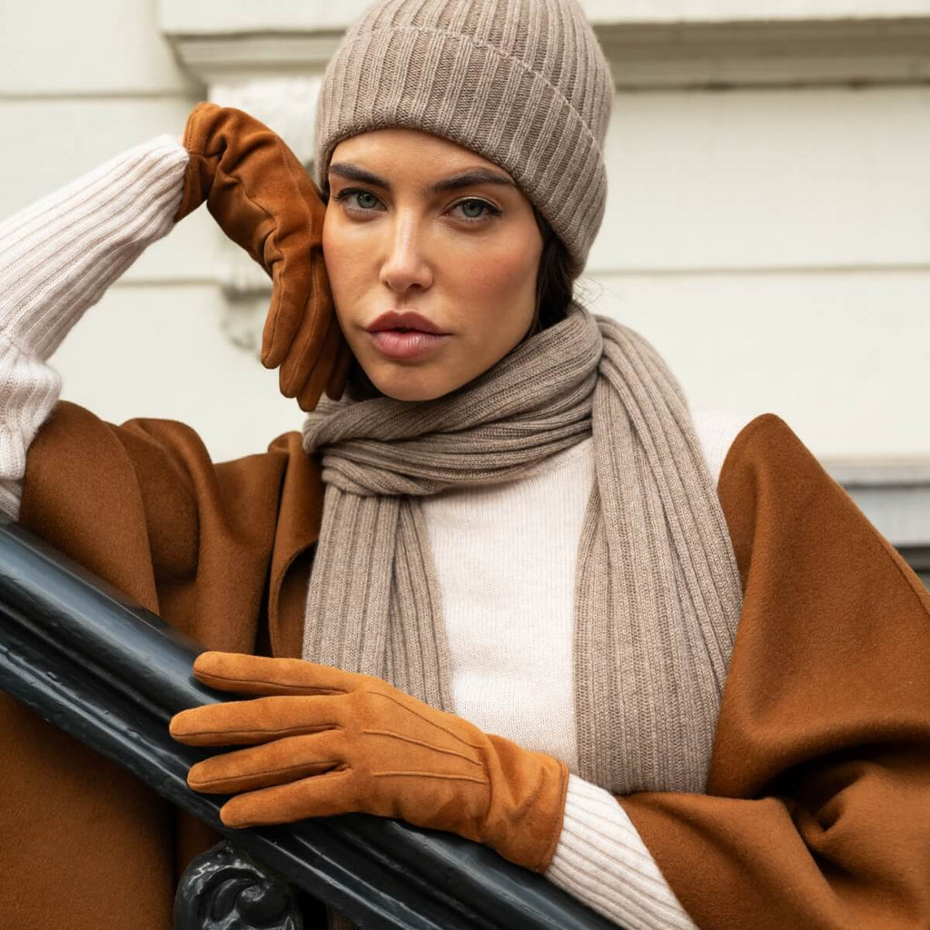 Silvia (cognac) - Italian suede leather gloves with luxurious cashmere lining