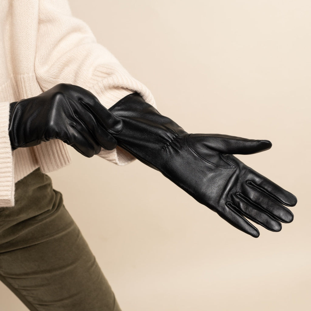 Skylar (black) – Extra-long sheepskin leather gloves with wool/cashmere lining & touchscreen capability