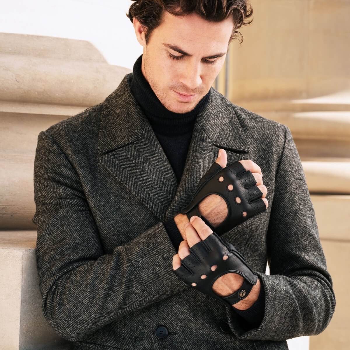 Vincenzo (black) - Fingerless Italian driving gloves made of American deerskin leather