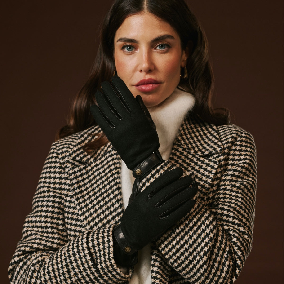 Violetta (black) - Italian tweed women's gloves with touchscreen capability and adjustable snap button