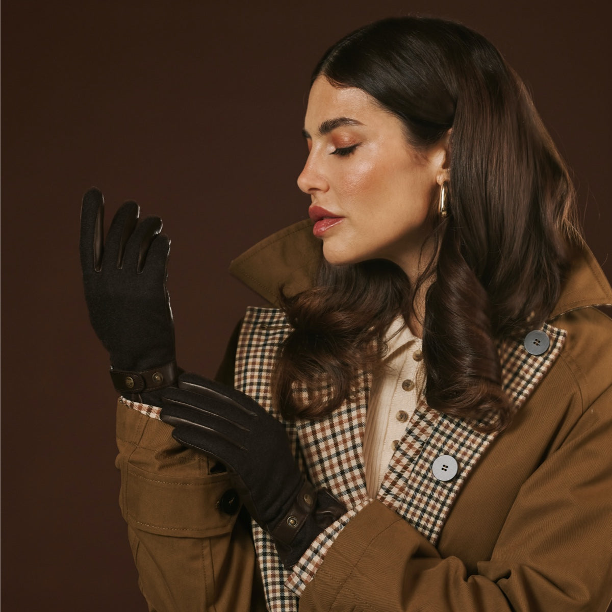 Violetta (dark brown) - Italian tweed women's gloves with touchscreen capability and adjustable snap button
