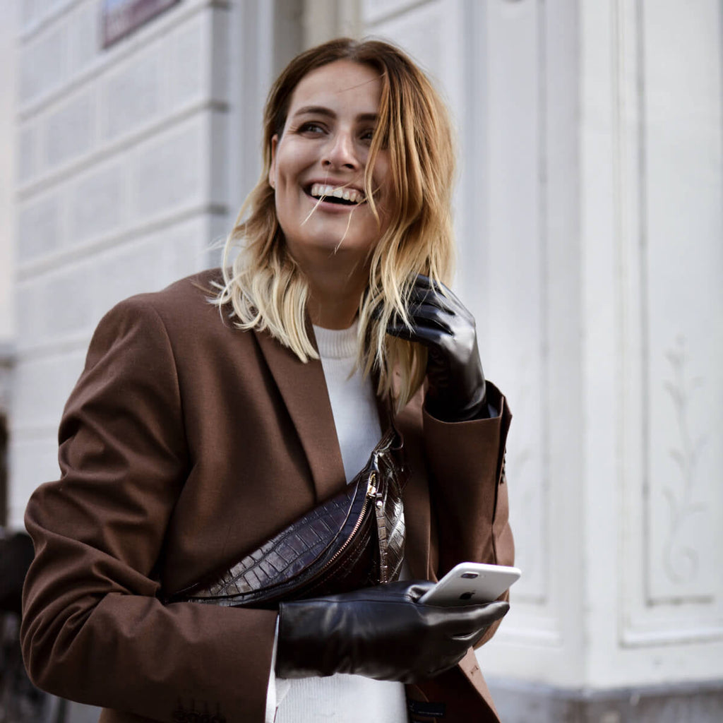 Zoey (black) – Sheepskin leather gloves with warm wool/cashmere lining & touchscreen function