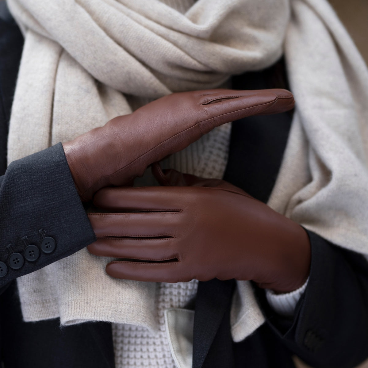 Zoey (brown) – Sheepskin leather gloves with warm wool/cashmere lining & touchscreen function