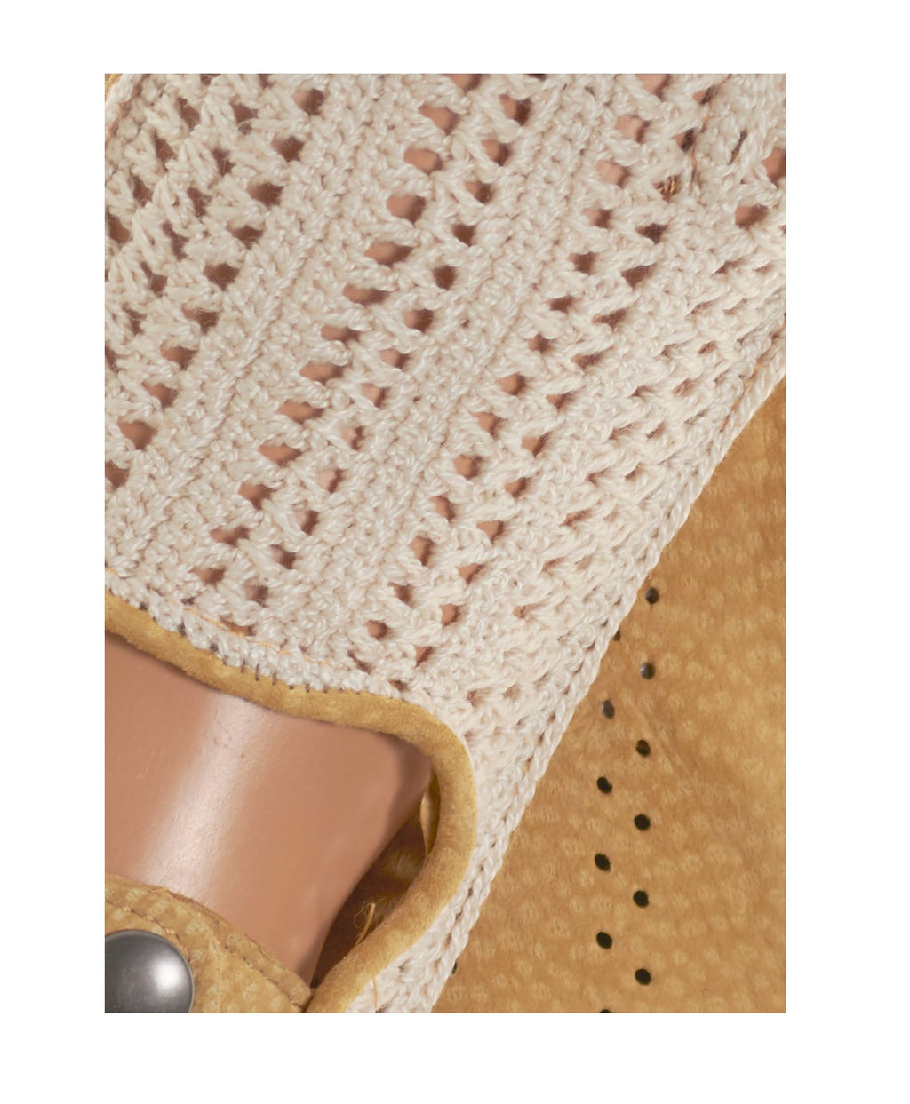 CA4620 (tan) - Women’s Italian crochet and carpincho leather driving gloves